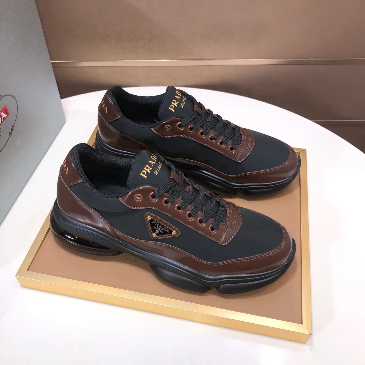 Men's shoes 💰700💰[PRADA] Men's shoes counter hot sale, official website synchronization, 👑Top version ✔️Original cowhide upper + cowhide lining, 1🆚1 replica, original original sole [black/blue/brown 3 colors] 🎯 Material: cowhide surface 🎯 Inner lining: cowhide 🎯 Sole: original molded outsole 🎯 size: Male 38-45 (45 is custom-made and cannot be returned or exchanged)